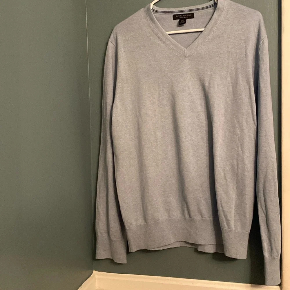 Banana Republic luxury men’s v neck sweater - blue - large-great condition - Picture 1 of 5